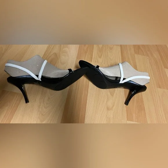 Nine West Black and Cream Women's Strappy High Heel Sandals Size 7.5 - Picture 5 of 8